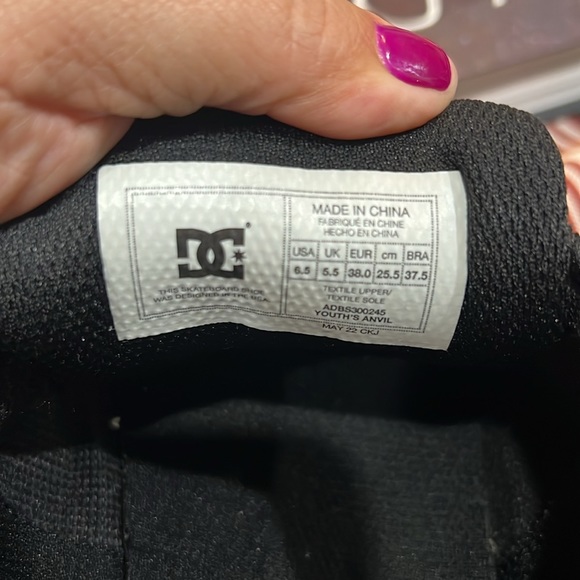 DC boys sneakers 👟 - Picture 3 of 5